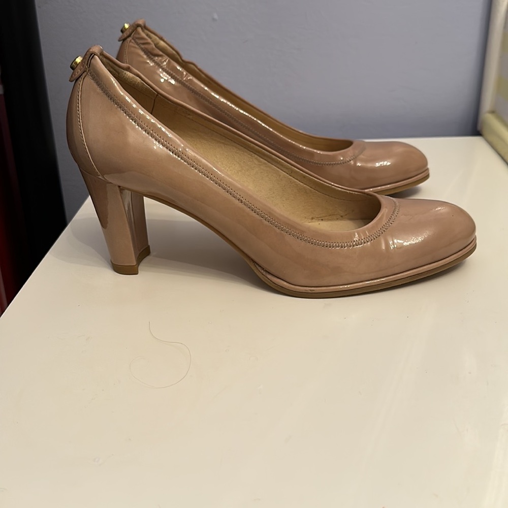 Pumps by Stuart Weitzman crème coloured gorgeous  shoes. - Picture 2 of 4